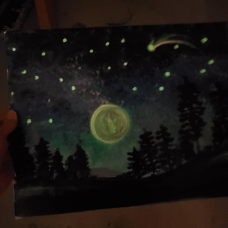 Kids Canvas painting w/ glow in the dark paint! - The Canvas Roadshow